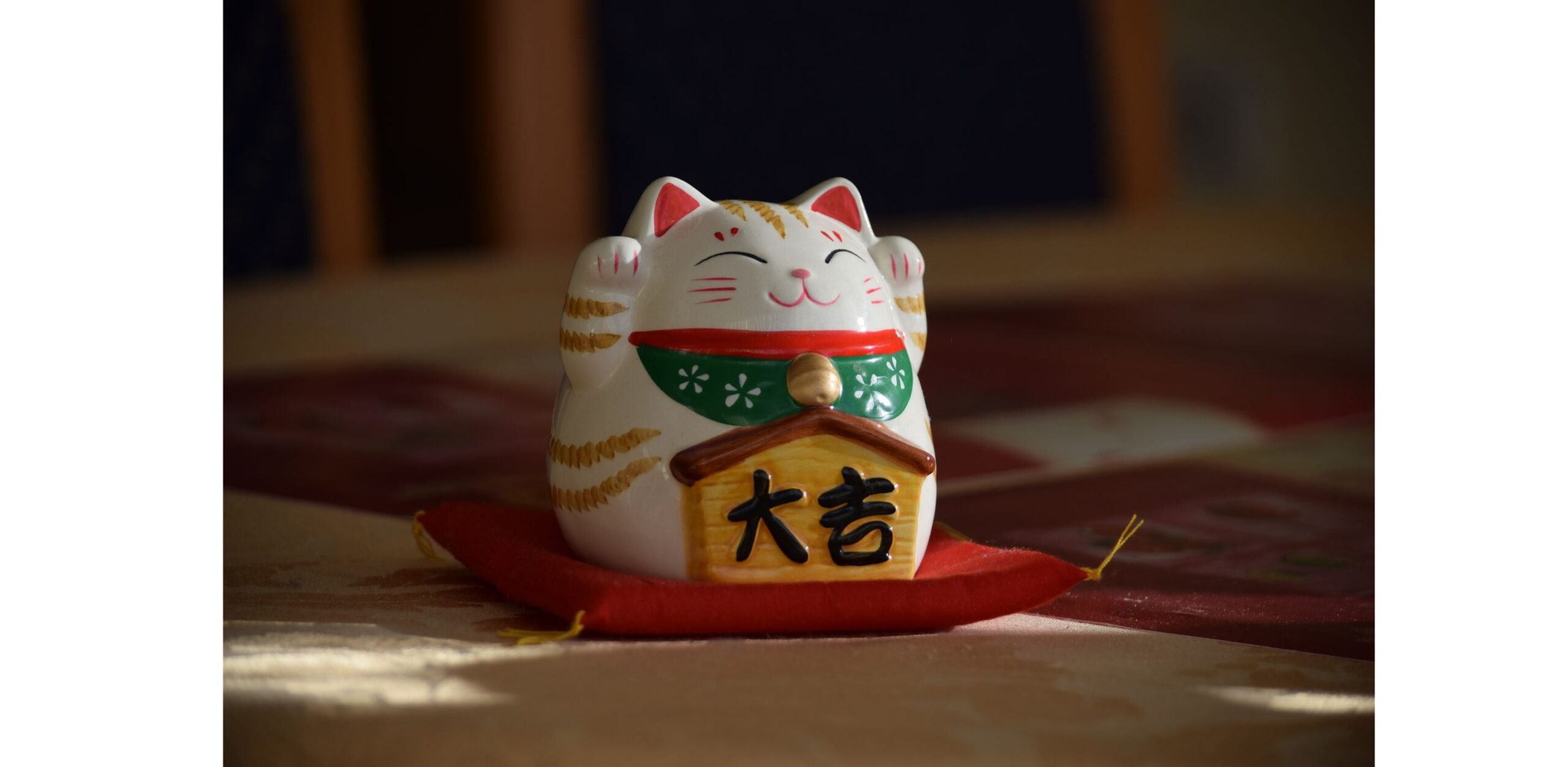 Maneki-neko – Símbolo de Suerte en Japón