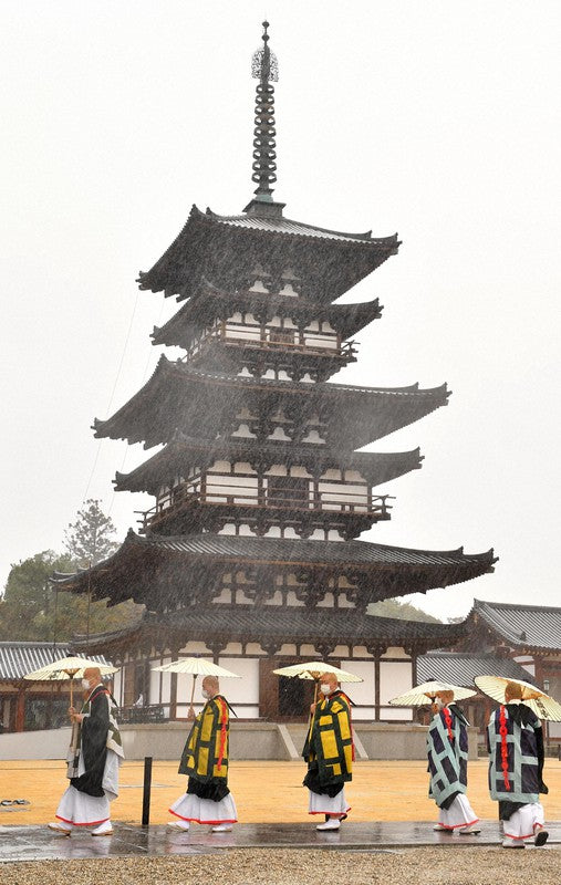 Ceremonia conmemorativa por las reparaciones a la pagoda del Templo Yakushiji en nara en 110 años