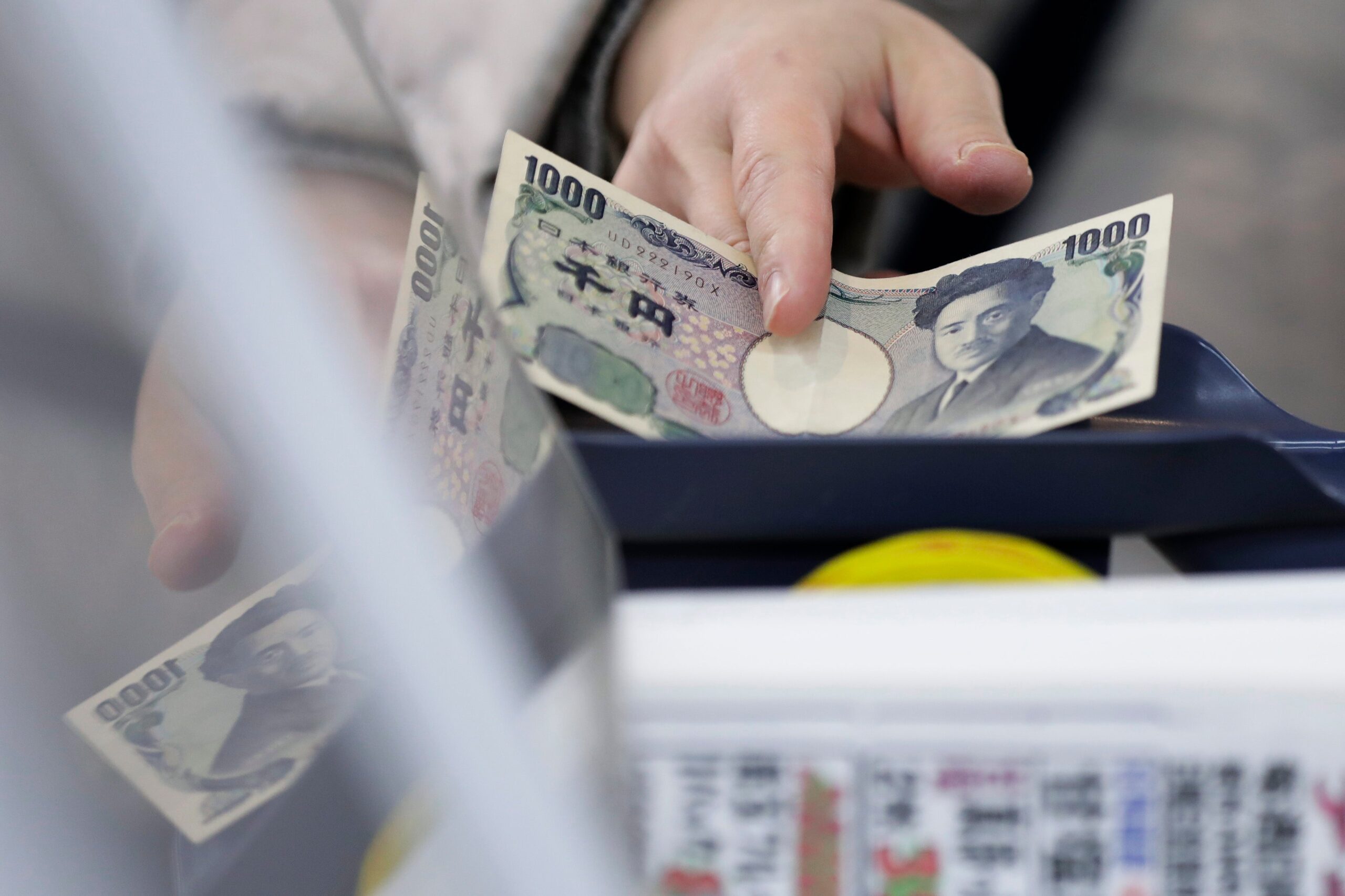 日本は景気回復の評価を維持